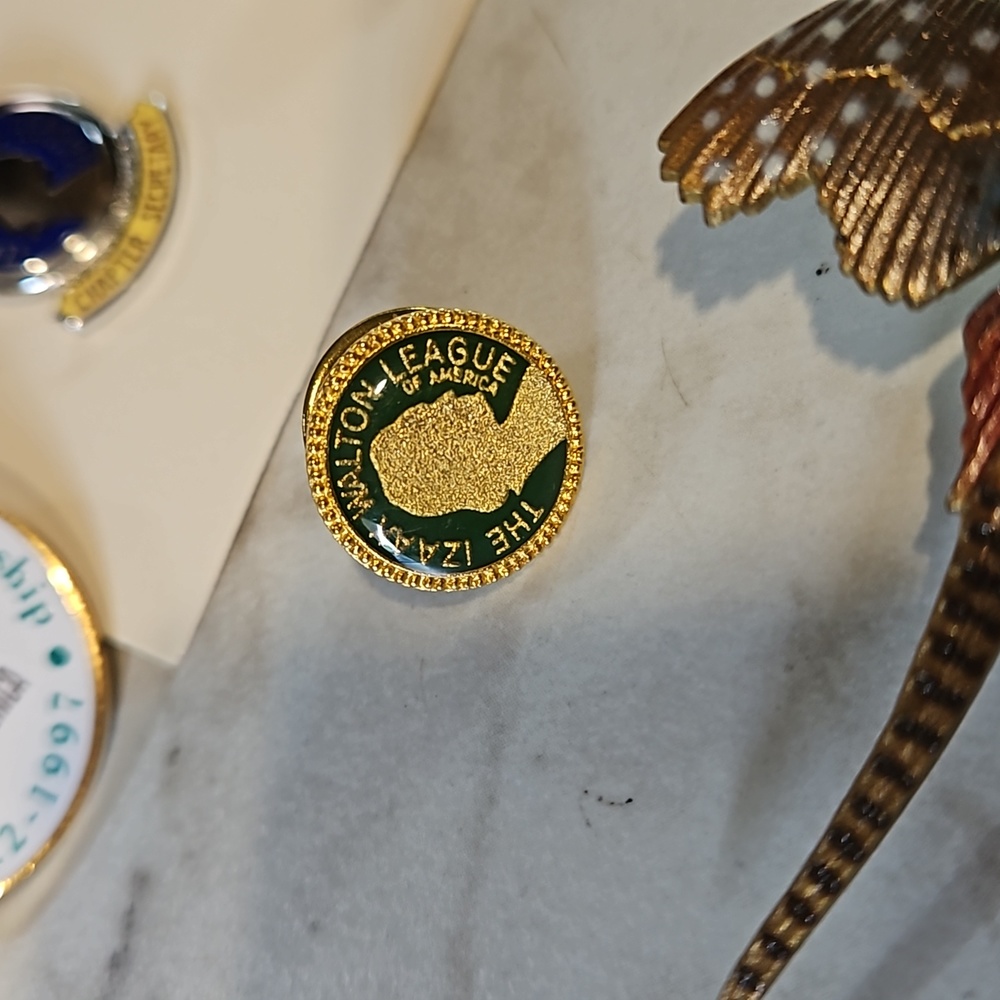 Vintage Izaak Walton Pins - Picture 3 of 5
